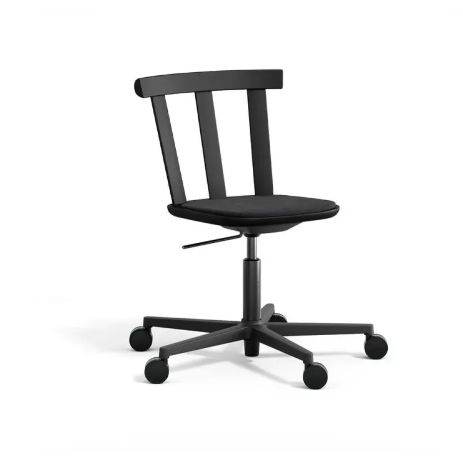 Chaise Alt sur pied pivotant avec assise rembourrée en chêne, Hallingdal 65-180 black-noir mat 99