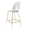 Chaise Beetle plastique pieds en laiton, blanc