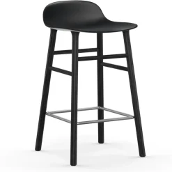 Chaise de bar Form Chair pieds en chêne laqués 65 cm, noir