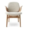 Chaise lounge Gesture, peau de mouton moonlight, structure en chêne huilé blanc