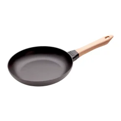 Poêle à frire Staub fonte noire avec manche en bois clair, Ø24 cm