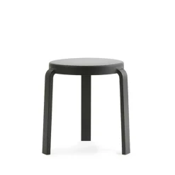 Tabouret Tap, black, pieds en chêne noir